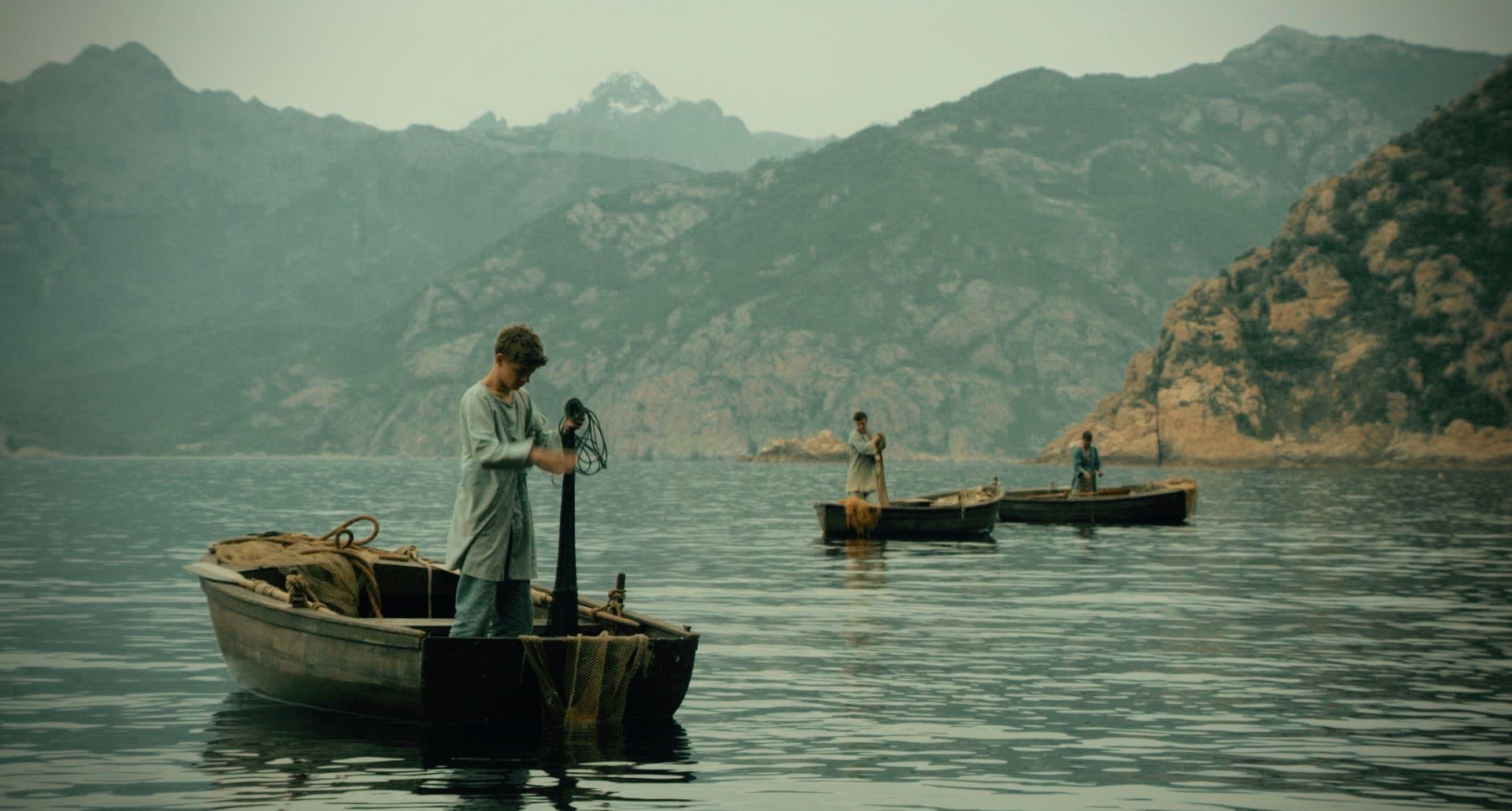 DES-FEUX-DANS-LA-NUIT-Barques